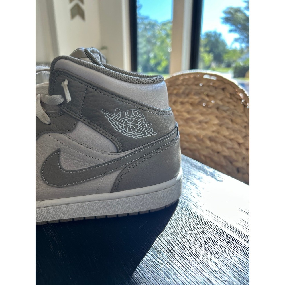 Nike Air Jordan 1 Mid
Legend Light Brown - Picture 3 of 6
